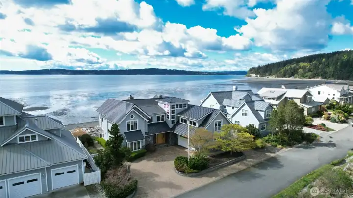 The water and the upscale neighborhood.