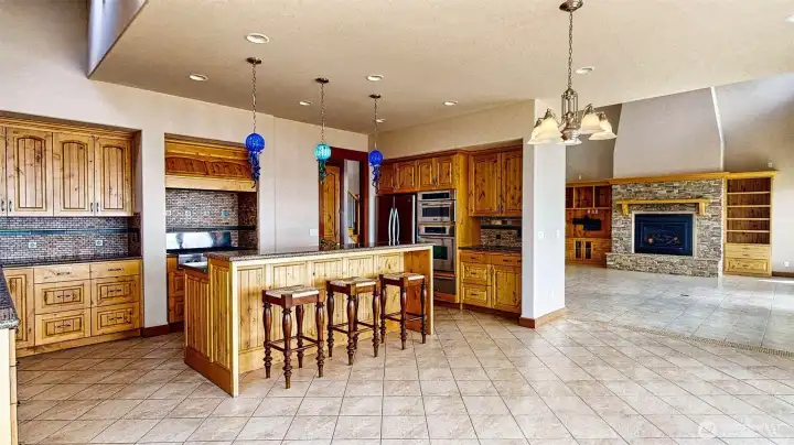 Roomy, bright and well appointed for coastal living and entertaining.