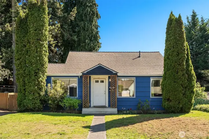 Sunny, bright, and absolutely charming, this beautifully updated tri-level home sits on a quiet street and offers the perfect blend of comfort, style, and outdoor living.