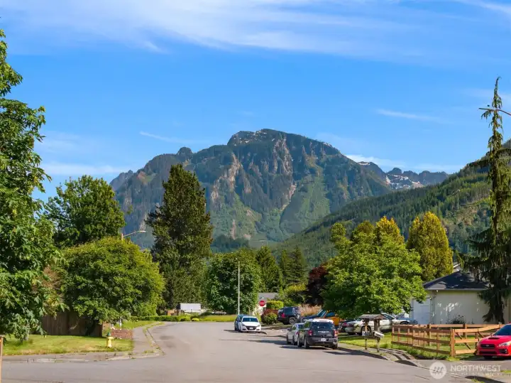 Relaxing Mountain Views.
