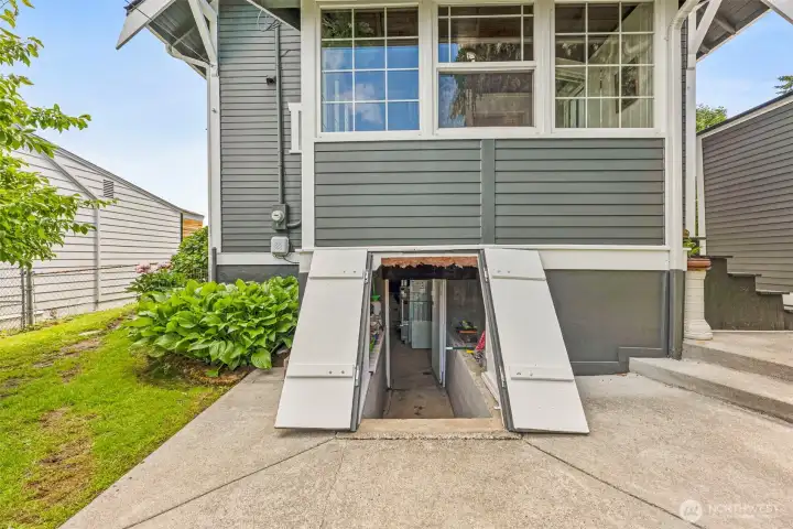 Entry to Basement