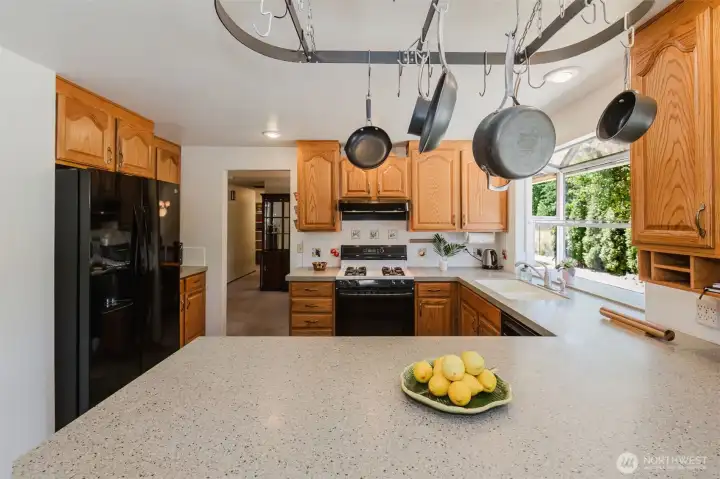 Generous countertop space Generous countertop space