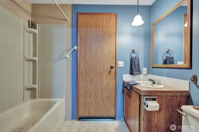 Full guest bathroom offers tub surround with built in shelves for shampoo etc. Also, there is an access door from the utility room into this bathroom for your convenience.