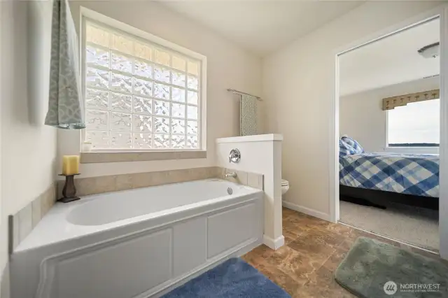 Primary soaking tub