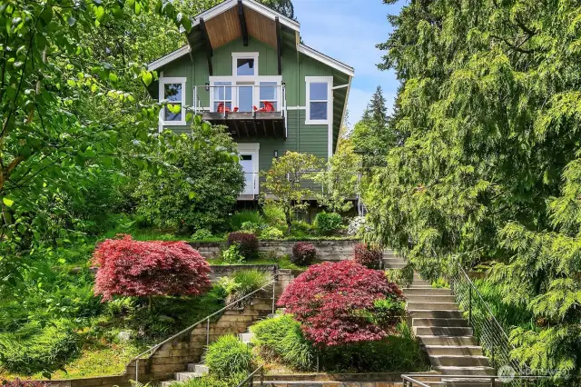 Guest cottage with 2 car garage and laundry area.