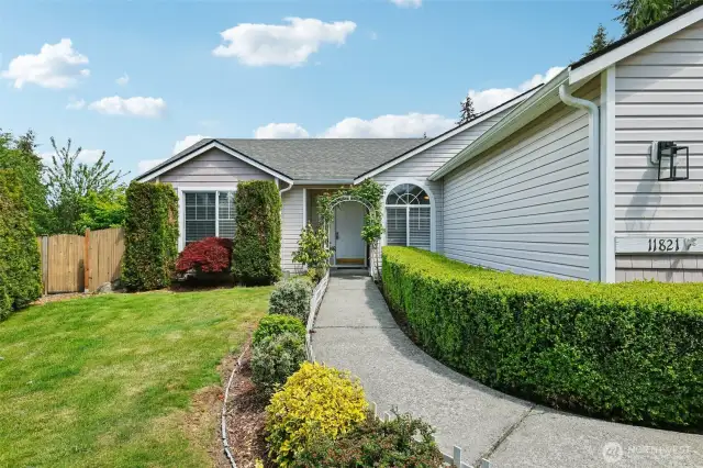 Great walkway to front door