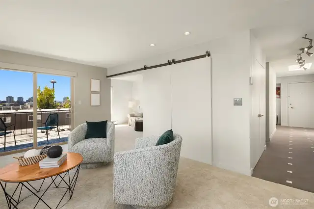 Living room and covered deck with amazing 270° view