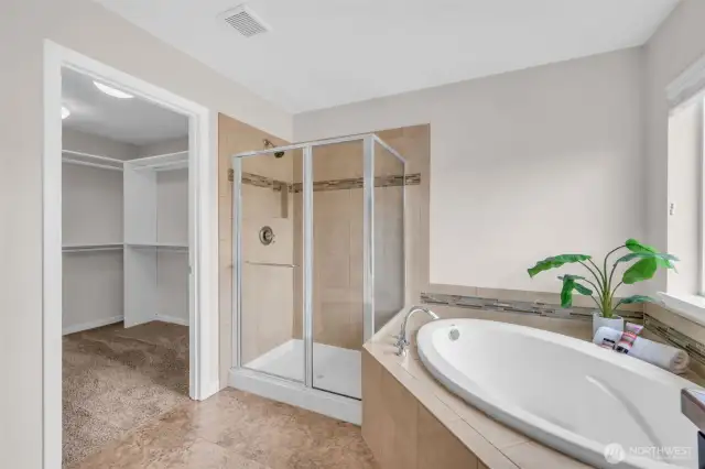 Large soaking tub, tiled shower, big walk-in closet