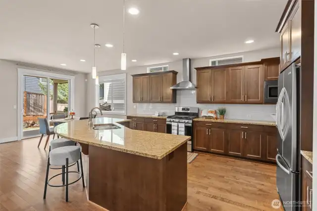 Kitchen with breakfast bar