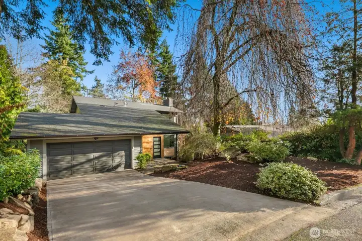 dead-end cut-de-sac driveway access