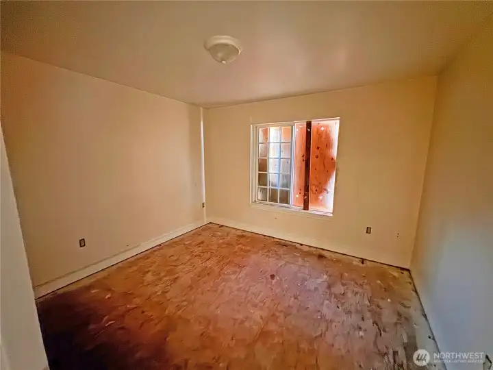 Bedroom 2 (Main Floor)