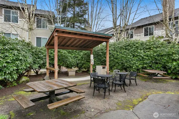 This community has lots of open space including picnic area, private dog park, trails, playground... something for everyone!