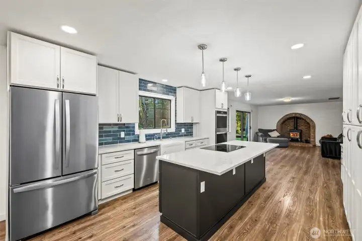 Beautiful chef's kitchen for entertaining.