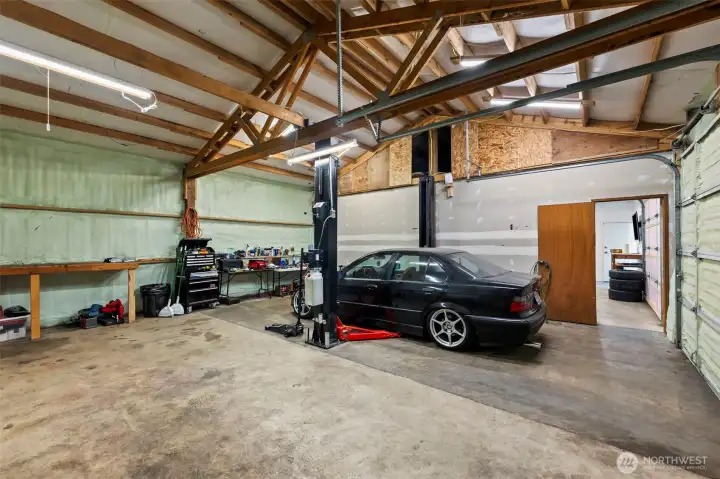 Back acreage for animals or garden!