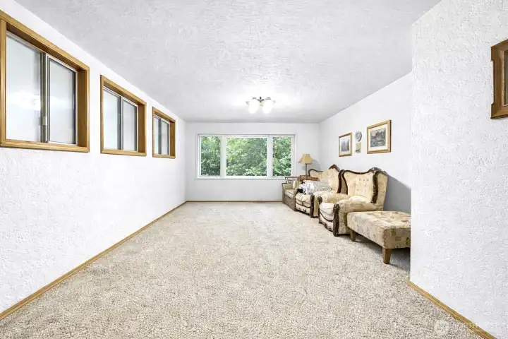 Bonus room with access to Garage