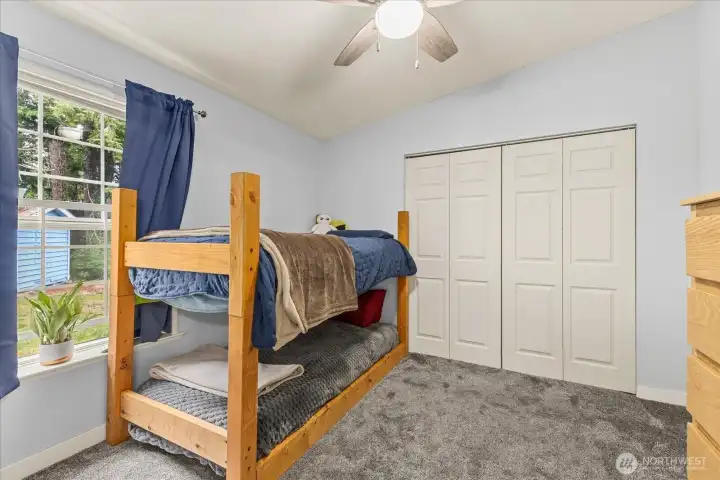 2nd bedroom