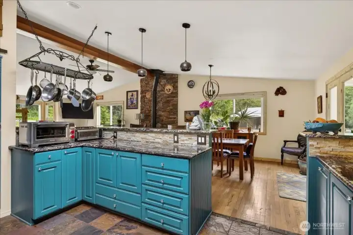 This kitchen is a very beautiful room, open to the dining space, bar seating avail - Large space allowing several cooks in the kitchen at the same time!