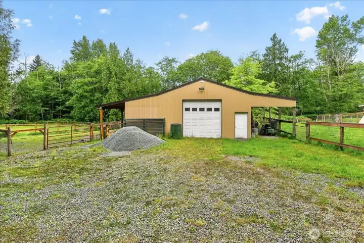 Shop/Barn - you have a large horse stall on one side, a shop with two temperature controlled rooms, space for storage, home gym, workshop, etc., plus leanto to keep toys or lawn tools dry.