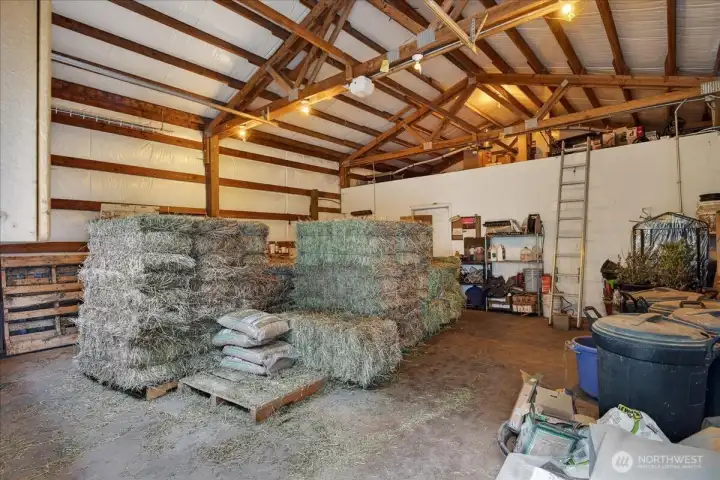 Interior of shop, great space for storing horse feed, or create a dedictated workshop or great space for your hobby.