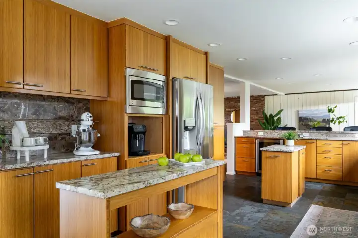 Expansive remodeled kitchen, fun for cooking and entertaining