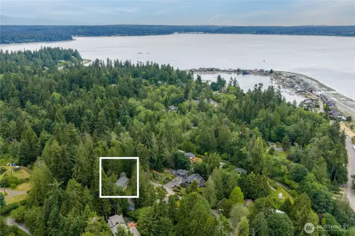 Close to Fay Bainbridge park and beautiful beaches
