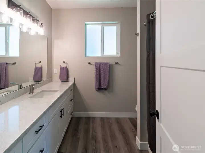 Full bath off 2nd master bedroom. Full bath off 2nd master bedroom.