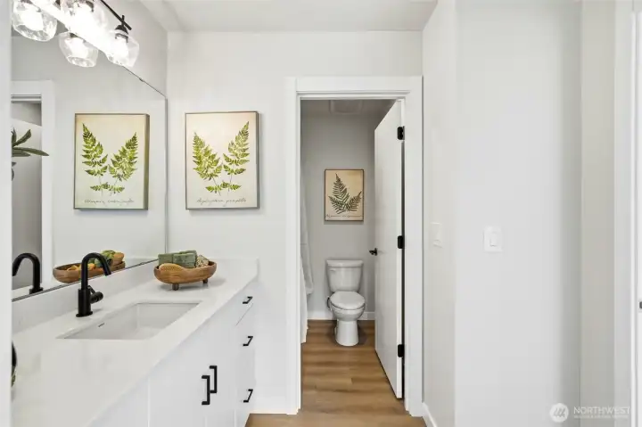 The full bath on the upper level.