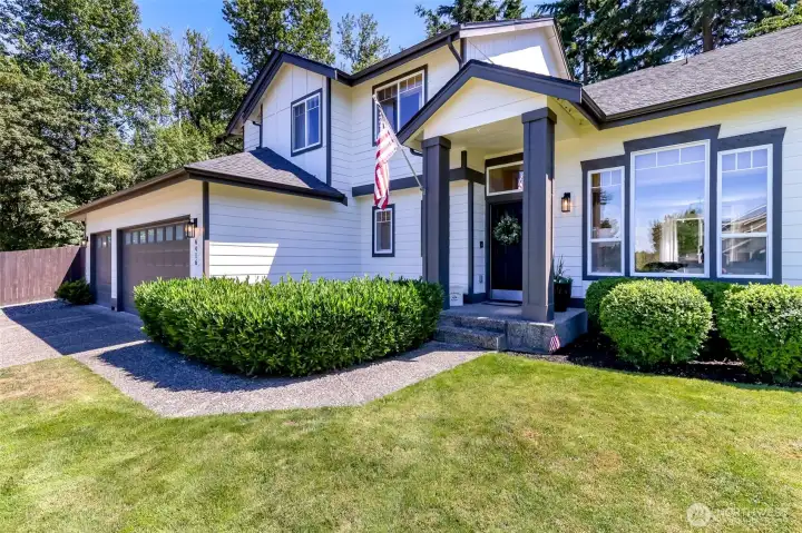 Inviting with just the right curb appeal Inviting with just the right curb appeal
