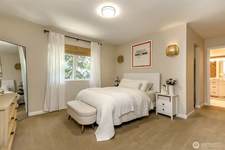 Primary bedroom uppper level w/ walk in closet and private bath Primary bedroom uppper level w/ walk in closet and private bath