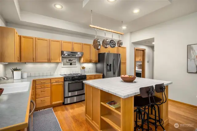 Stainless steel appliances and under cabinet task lighting.