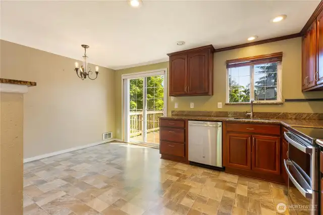 large eat in kitchen
