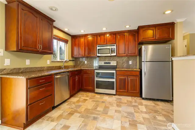 kitchen complete with stainless steal newer appliances