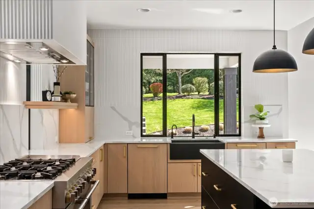 Huge gas cooktop and counterspace.