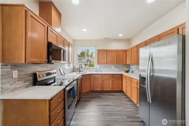 Quartz counters, SS appliances.