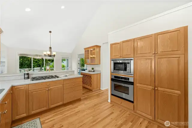 Another view of the kitchen, vaulted ceiling and even a place to store glassware and beverages...