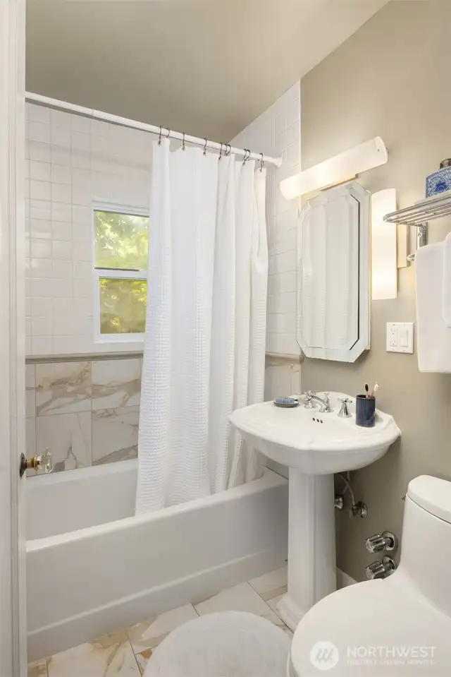 The seller remodeled the kitchen and bathroom in 2012-2013 with Gaspar's Construction. The kitchen and the bathroom both face south.
