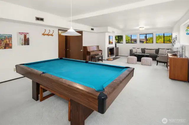 Large rec room or flexible guest space