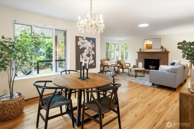 Finding space to dine with company - or to dine solo in the comfort of ample space - is never an issue here!