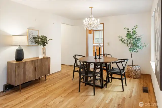 The dining space is the perfect place for the-more-the-merrier gathering and late-night snacking alike.