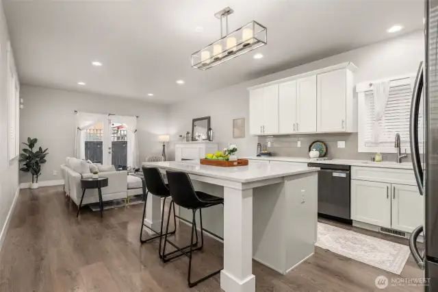Kitchen with Island seating