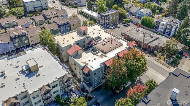 Corner building with rooftop deck