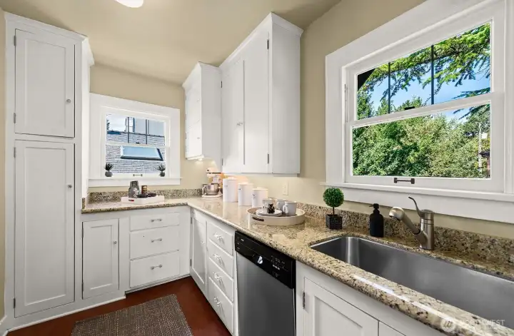 Updated kitchen with granite counters, SS appliances, including a gas range, and under-cabinet lighting.