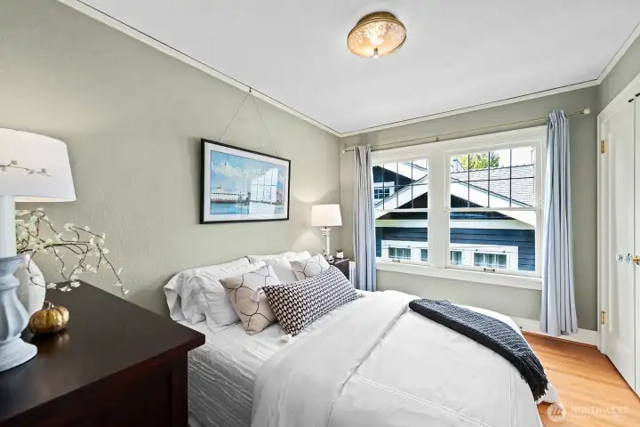 Spacious bedroom.