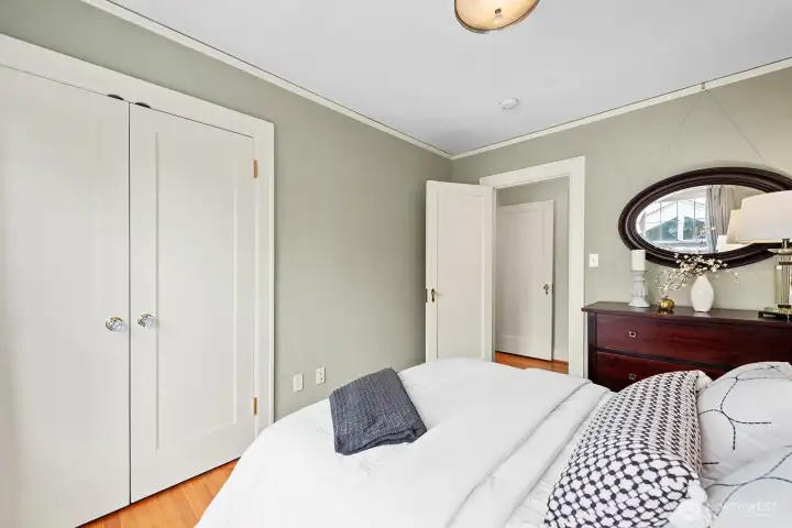 Another photo showing the closet.