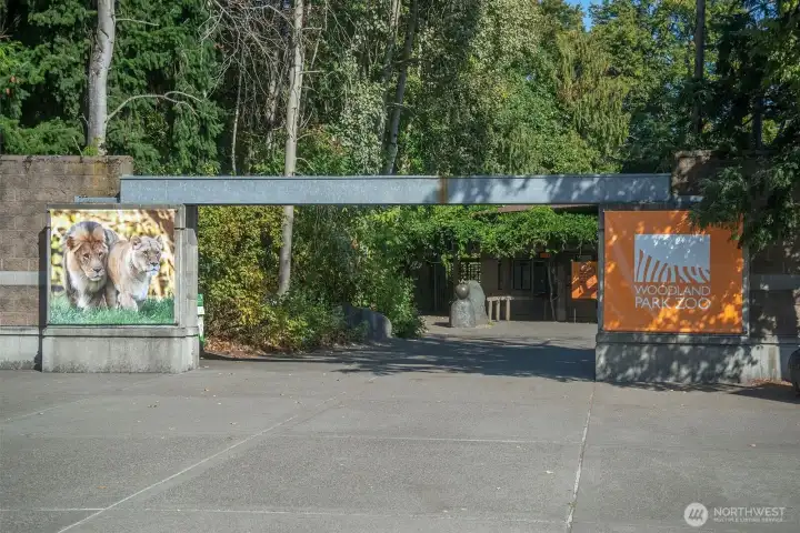 Short stroll to the Woodland Park Zoo!