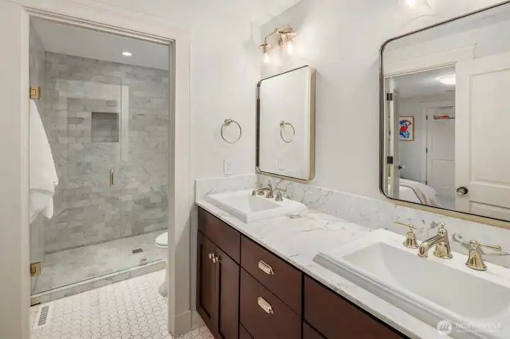 Modern ensuite bathroom.