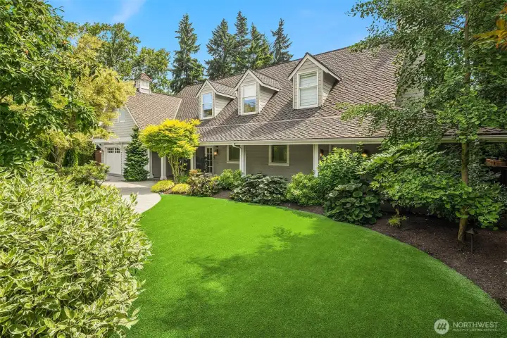 Perfectly situated near Overlake Golf & Country Club and neighborhood favorites like Kitchen + Market, this picture-perfect Medina retreat combines classic charm with everyday luxury.