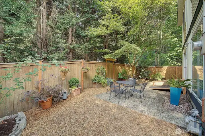 Low maintenance yard, with gate access to Lendemain trails