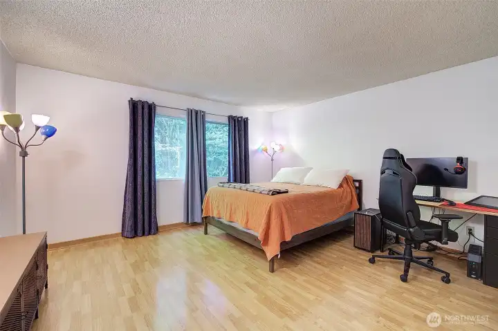 Large 3rd bed on upper llevel