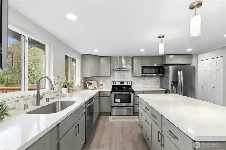 Release your inner Chef! Updated with large island design.